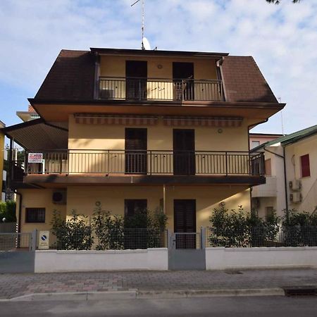 Apartments In Lignano Sabbiadoro 39726 Bagian luar foto
